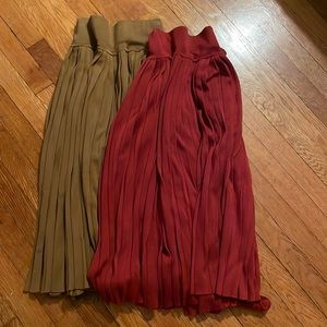 Two Hespirios knit pleat skirts